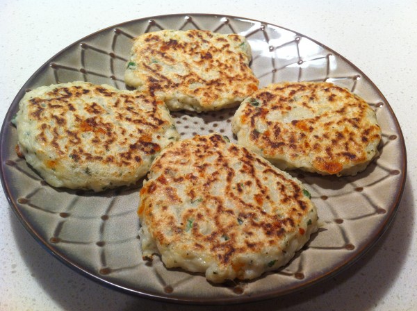 Read more about the article Cheesy Cauliflower Green Onion Cakes